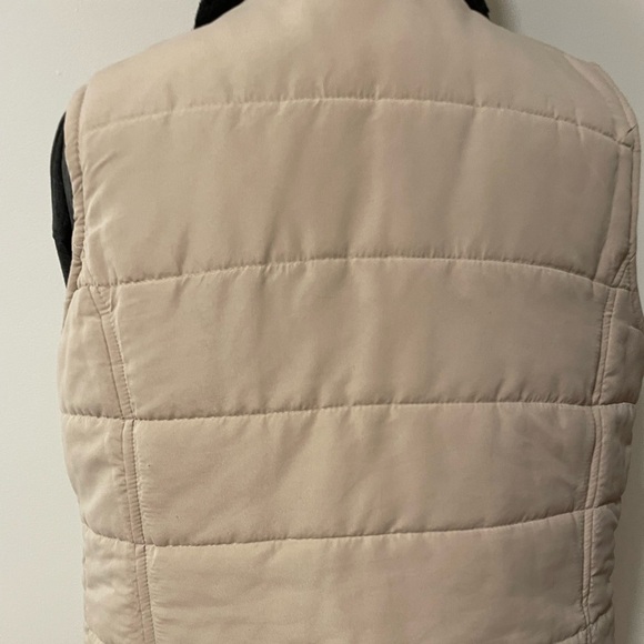 VTG Tudor Puffy Vest Faux Fur Khaki Snap Buttons Pockets Hunter Tan Neutral - Picture 8 of 13